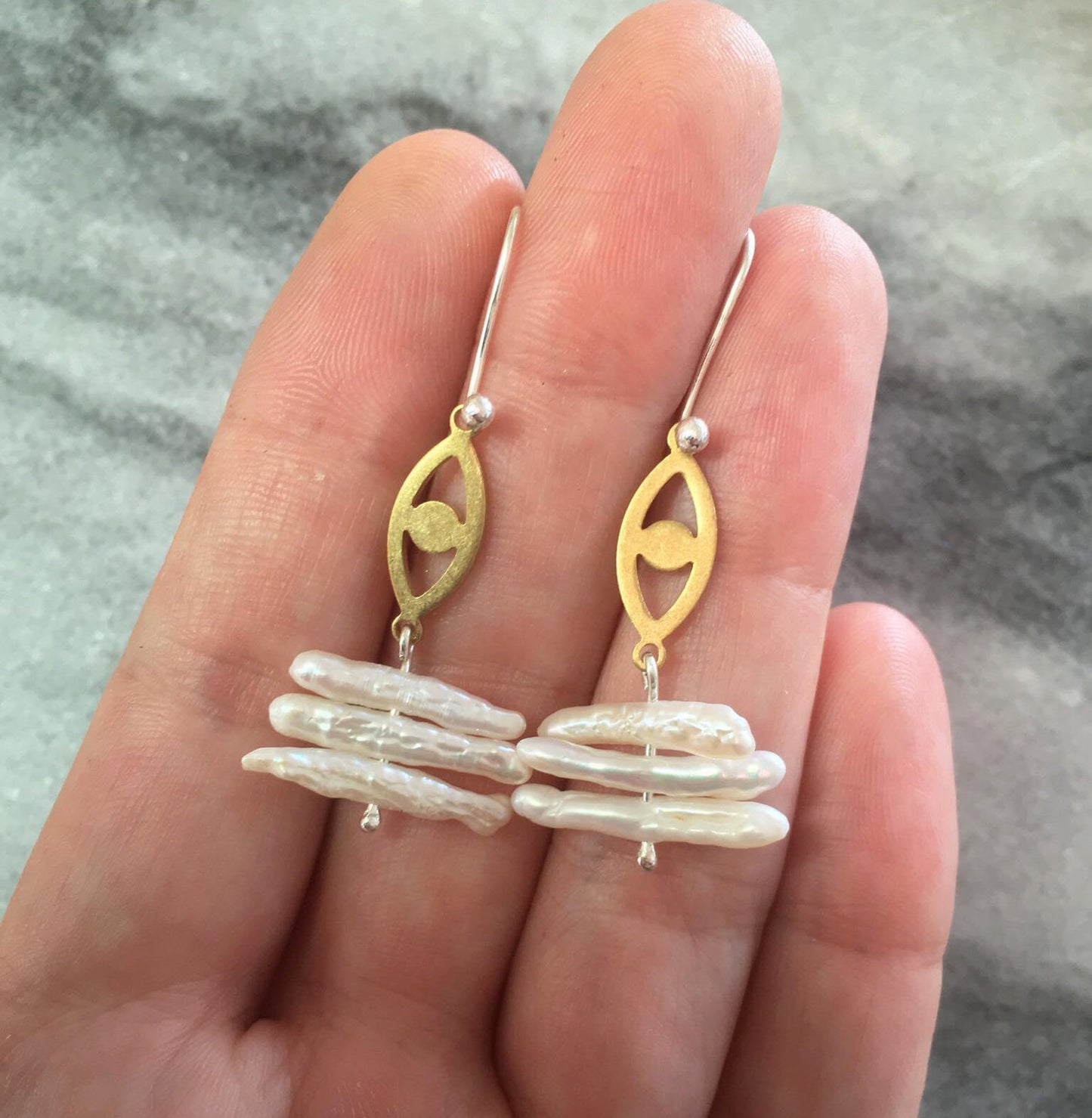 Lyra earrings, brass, pearl and silver hooks