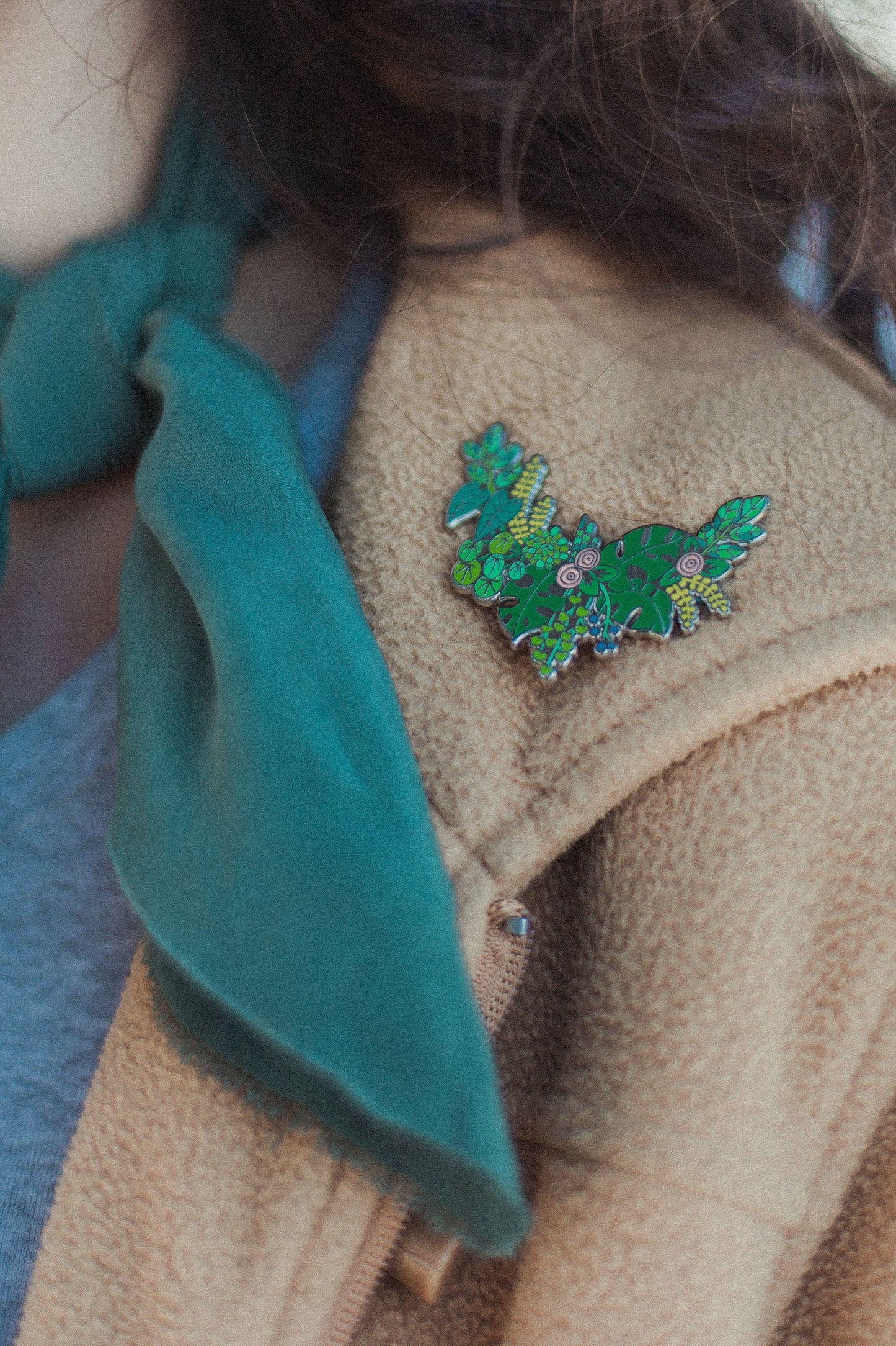 Plant wreath pin