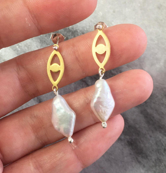 Orla earrings, brass, pearl and silver hooks
